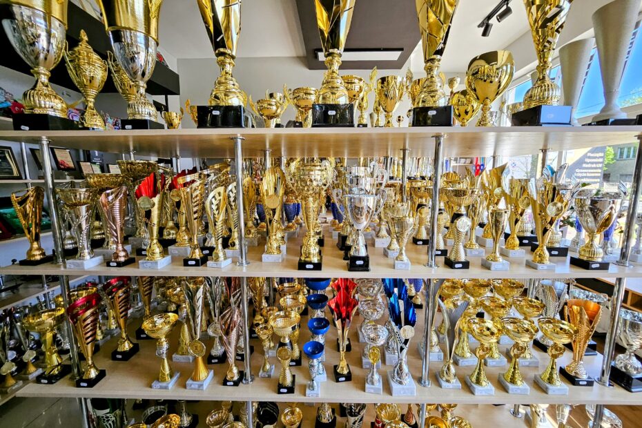 trofea-sportowe-grawer-ams-puchary-1