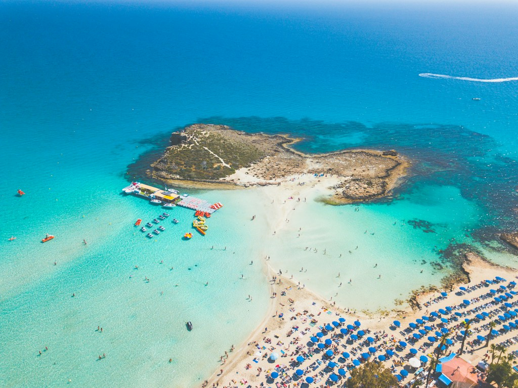 Cypr na wakacje: jak zaplanować urlop, wybrać lot i dopasować wczasy do budżetu